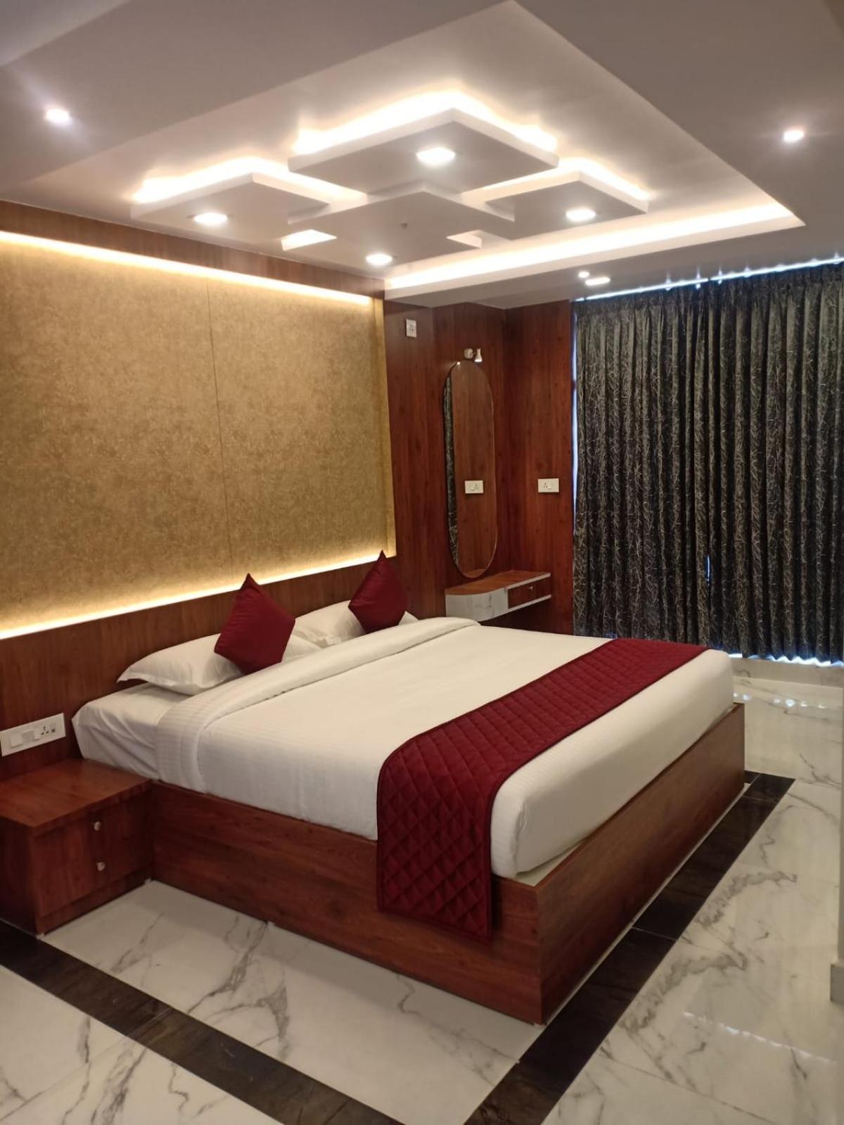 Lakshmi Mahal - V Inn Thiruvarur Экстерьер фото